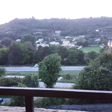 Provençale Avec Jardin Et Parking Pour 4 Personnes Près Du Centre De - Fr-1-822-17 * Riez