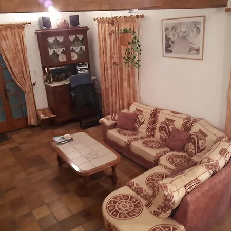 Nyaraló Provencale Avec Jardin Et Parking Pour 4 Personnes Pres Du Centre De - Fr-1-822-17 *