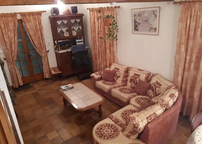 Casa vacanze Provençale Avec Jardin Et Parking Pour 4 Personnes Près Du Centre De - Fr-1-822-17 *