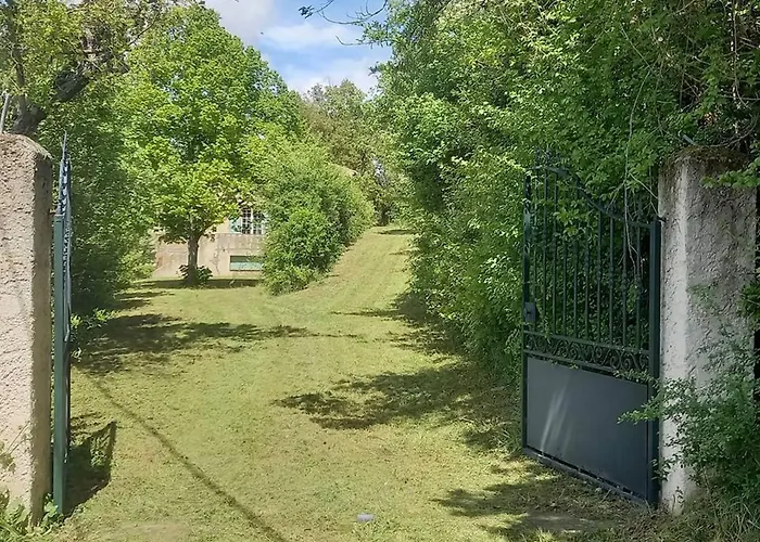 Provençale Avec Jardin Et Parking Pour 4 Personnes Près Du Centre De - Fr-1-822-17 * Riez